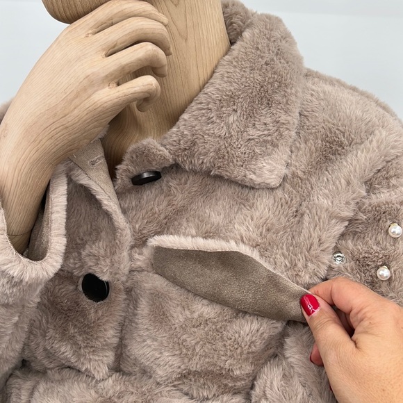 🆕Buckle-Mystree Faux Fur Raw Edge Soft Bomber Jacket Jeweled Sleeves Pockets - Picture 3 of 12